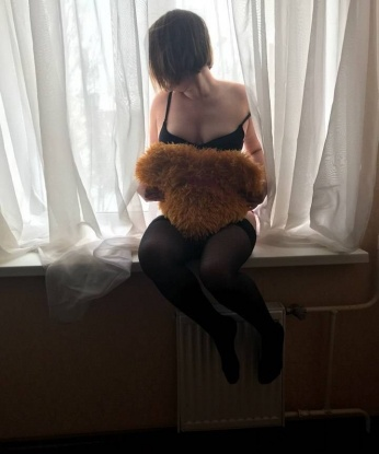 Страстная и чувственная, готова исполнить твои самые сокровенные фантазии 💋💫
Моя экспертиза в картинге тела, массажах и увлекательных ролевых играх.✨ Позволь себе окунуться в море наслаждения и расслабления в моих нежных объятиях. Уверен, тебе понравится каждая минута, проведенная со мной 💫
Если доверишься мне, узнаешь, что настоящий экстаз - это когда встречаются красота, страсть и нежность ⚡️❤️Твое счастье и удовольствие для меня важны, поэтому не ограничивай свои желания и фантазии - воплощу их все для тебя и подарю незабываемые мгновения, заставлю забыть обо всем! 🌙
Прошу тебя быть вежливым и добрым со мной, чтоб наше свидание стало прекрасным воспоминанием для обоих ☺️
Жду встречи, чтобы создать с тобой ночь, о которой будешь думать повсюду... 🌃💫 Вероника